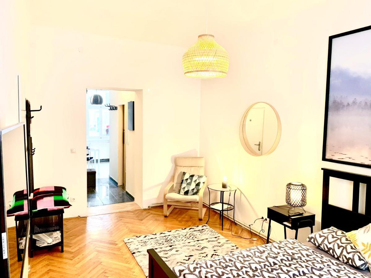 Urban City Retreat - By Nahuen Suites Graz Extérieur photo
